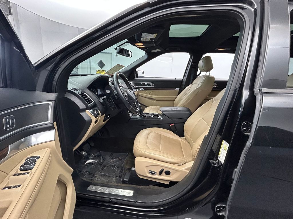 Used 2017 Shadow Black Ford Limited image 12