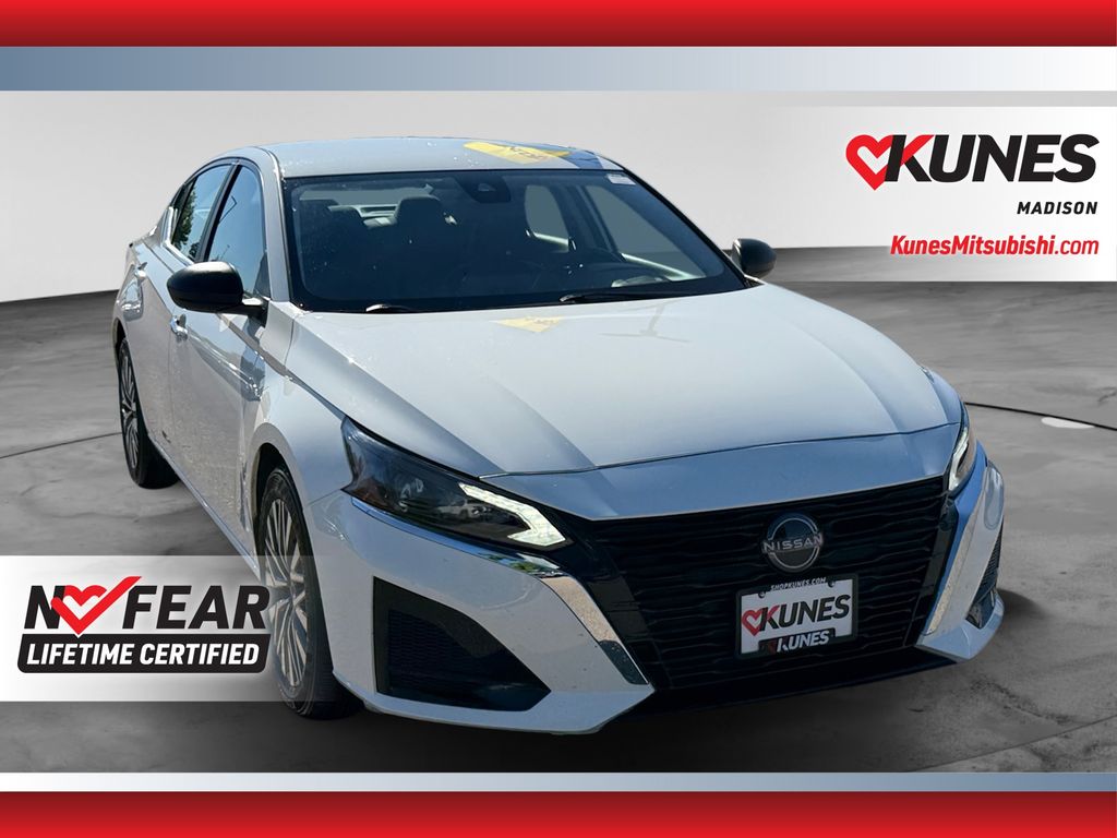 Glacier White 2025 Nissan Altima Sedan Front-Wheel Drive Continuously Variable Transmission