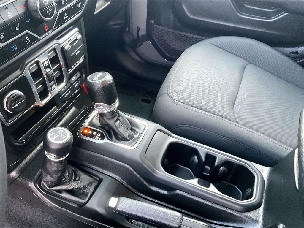 2023 Jeep Wrangler — photo 20