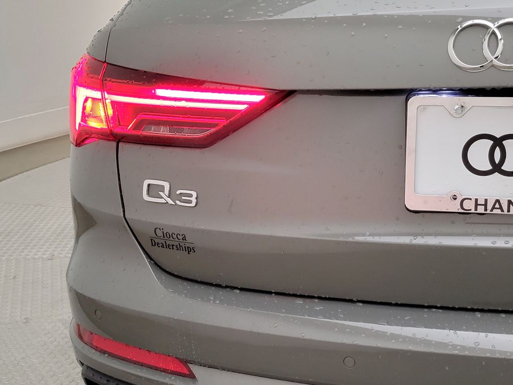 Thumbnail: 2023 Audi Q3 - 9