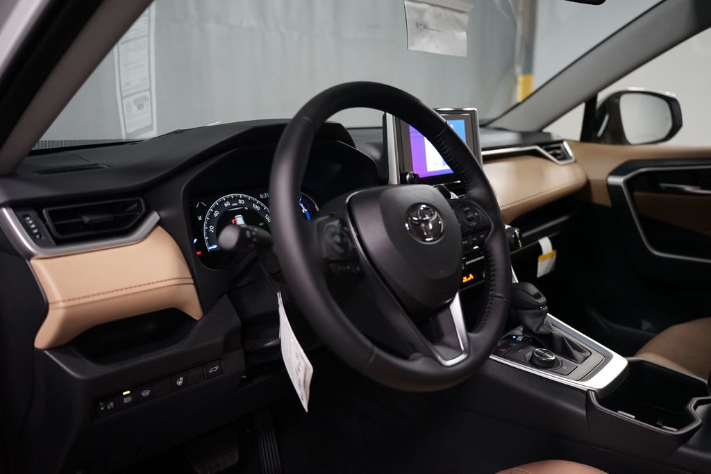 Thumbnail: 2025 Toyota RAV4 - 16
