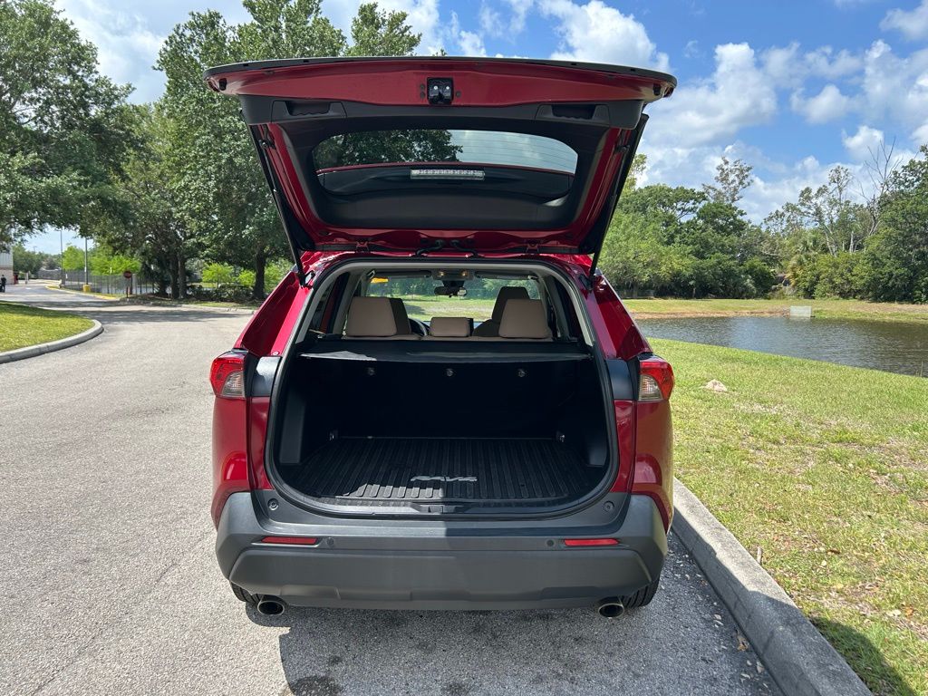 Thumbnail: 2020 Toyota RAV4 - 10