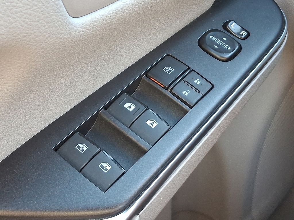 Thumbnail: 2017 Toyota Camry - 25