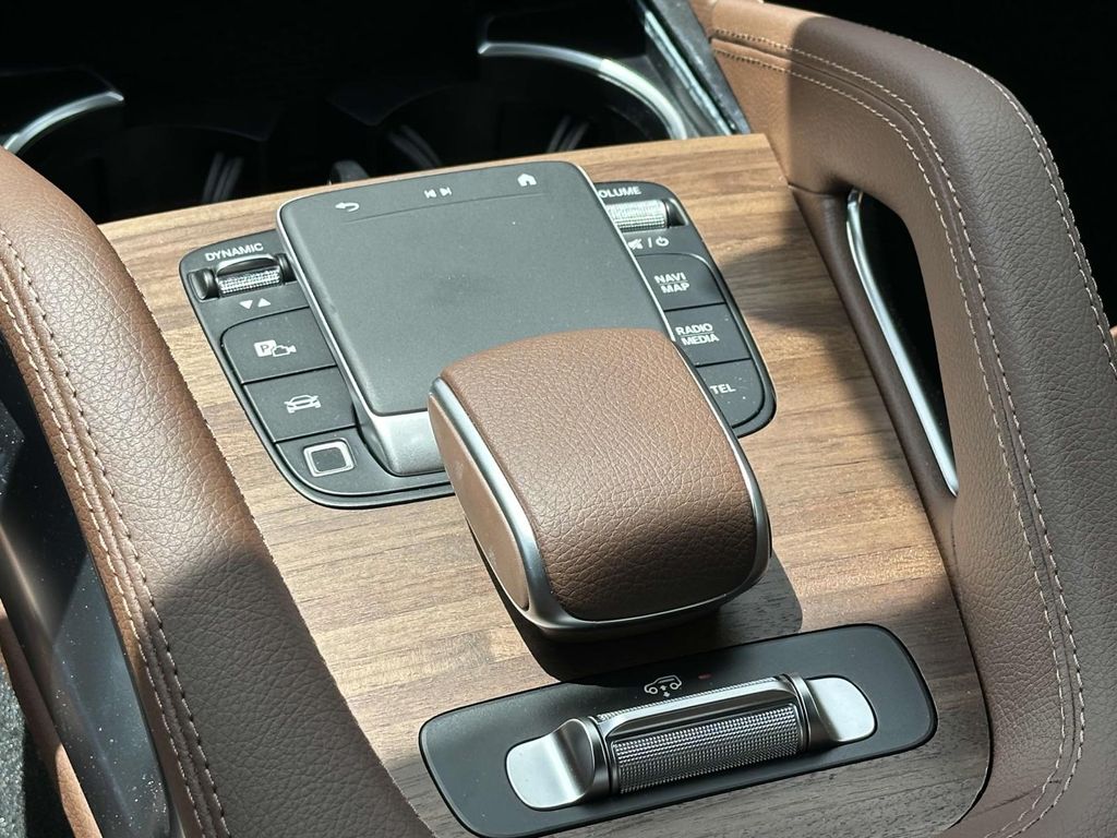 2025 Mercedes-Benz GLS 450 4MATIC 13