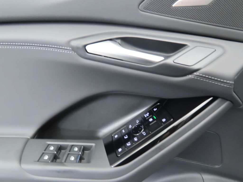 2025 Audi Q6 e-tron Premium 25