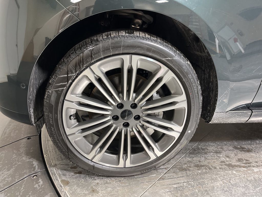 Thumbnail: 2026 Land Rover Range Rover - 10