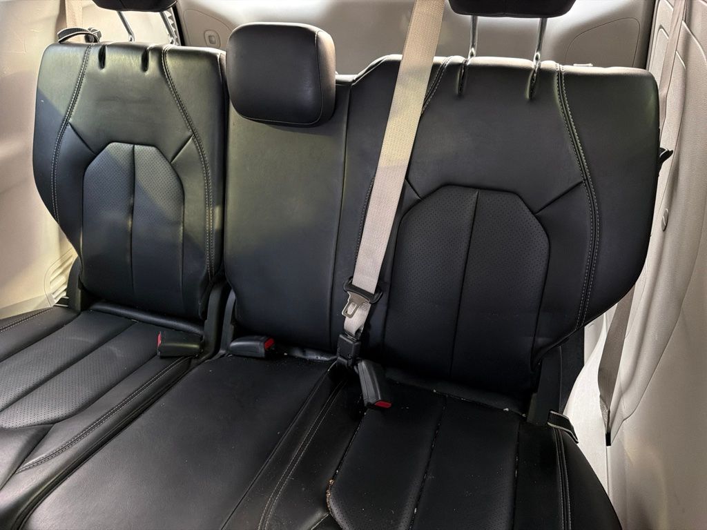 Used 2023 Brilliant Black Crystal Pearlcoat Chrysler Touring L image 10