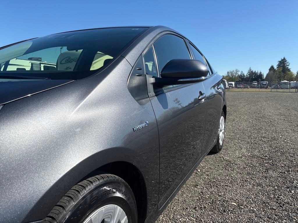 2022 Magnetic Gray Metallic Toyota Prius L FWD Hatchback