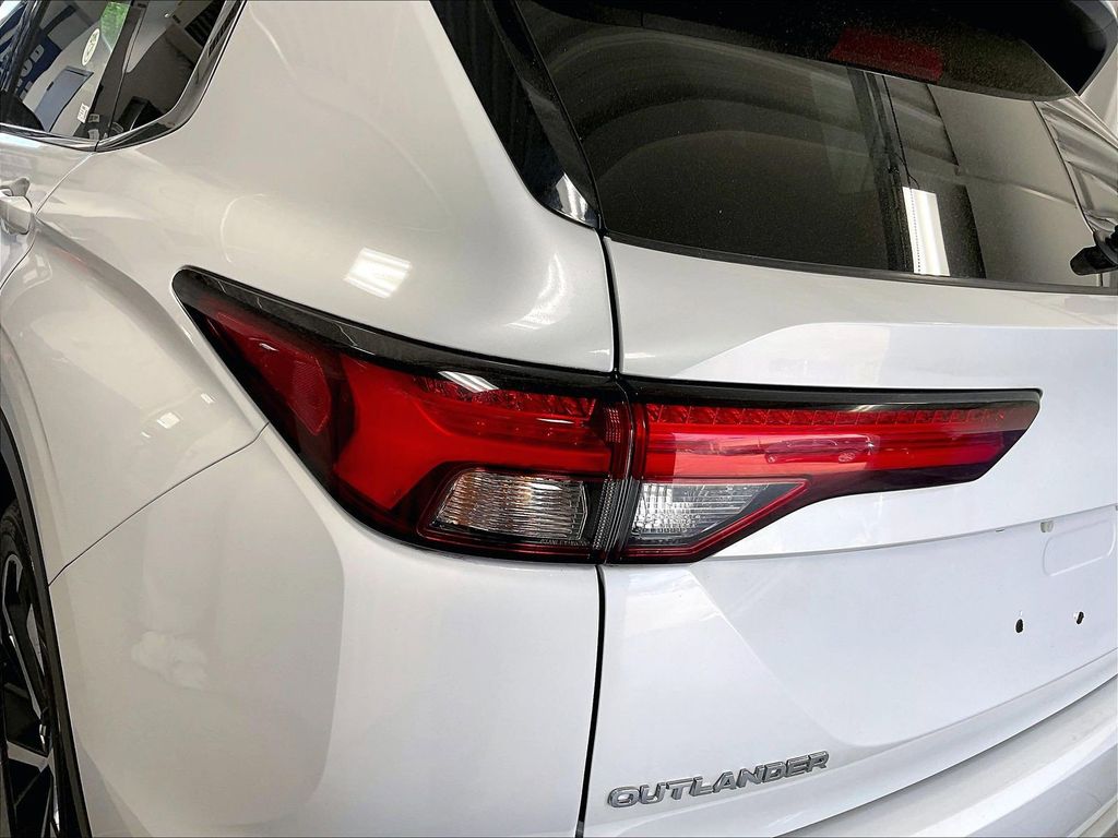 2022 Mitsubishi Outlander — photo 33