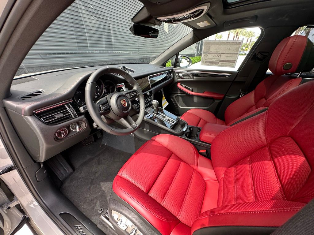 Thumbnail: 2025 Porsche Macan - 4