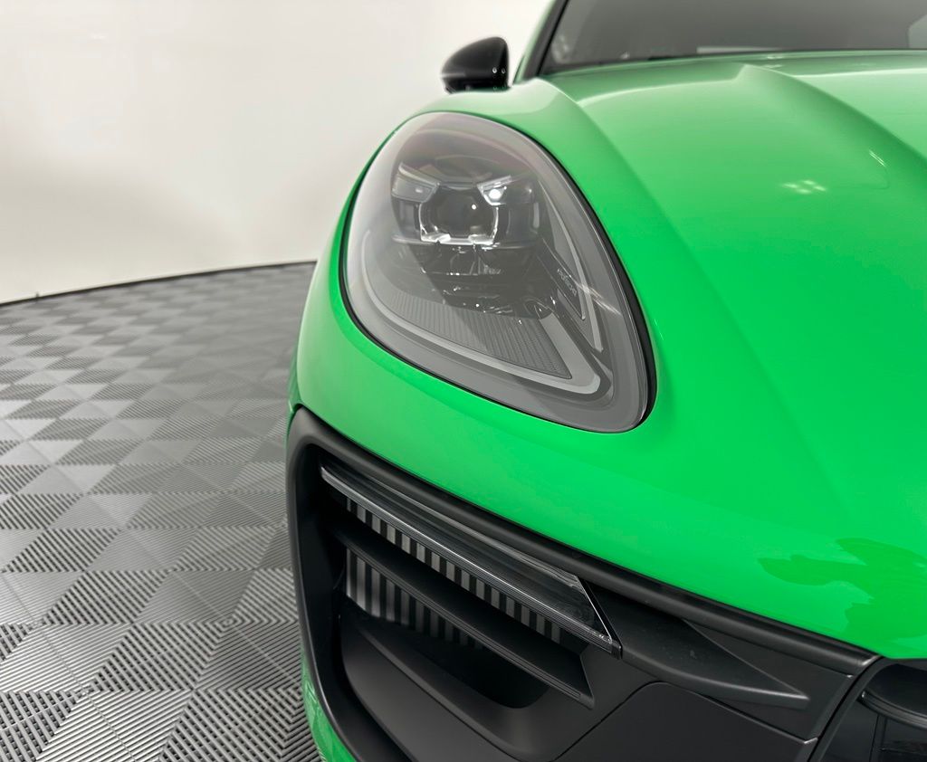 Thumbnail: 2026 Porsche Macan - 9