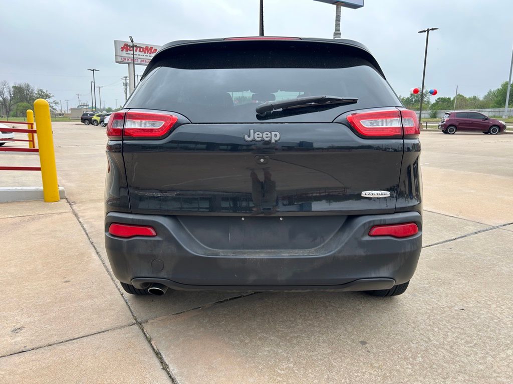 View vehicle photo 4