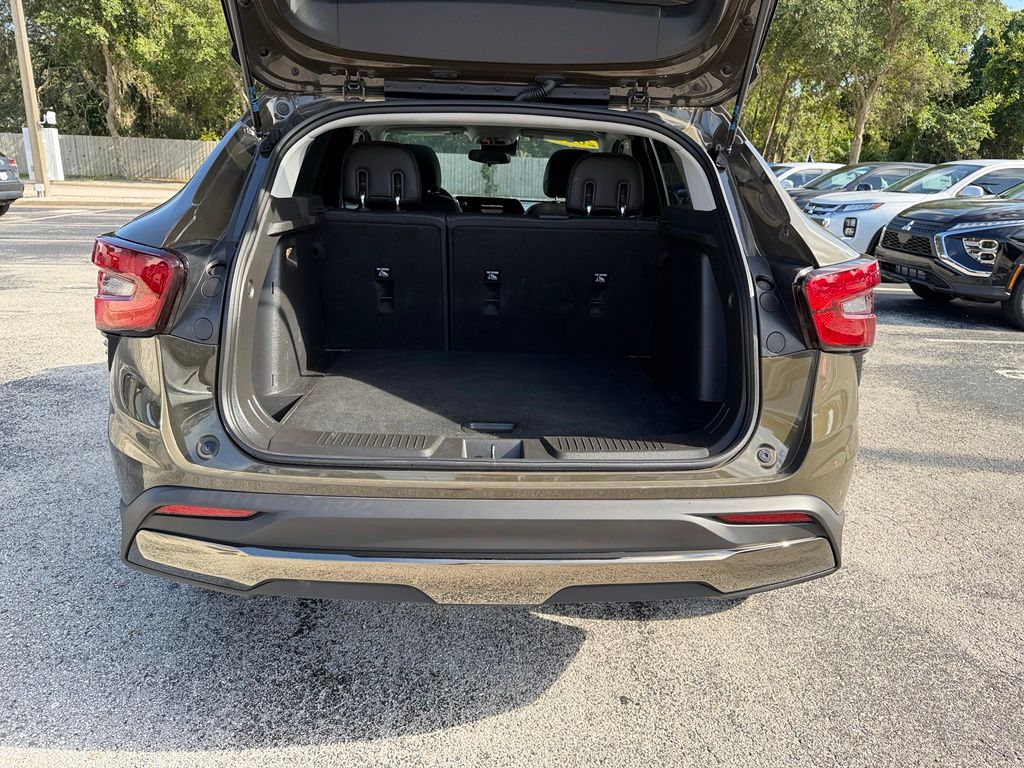 Used 2024 Chevrolet Trax SUV