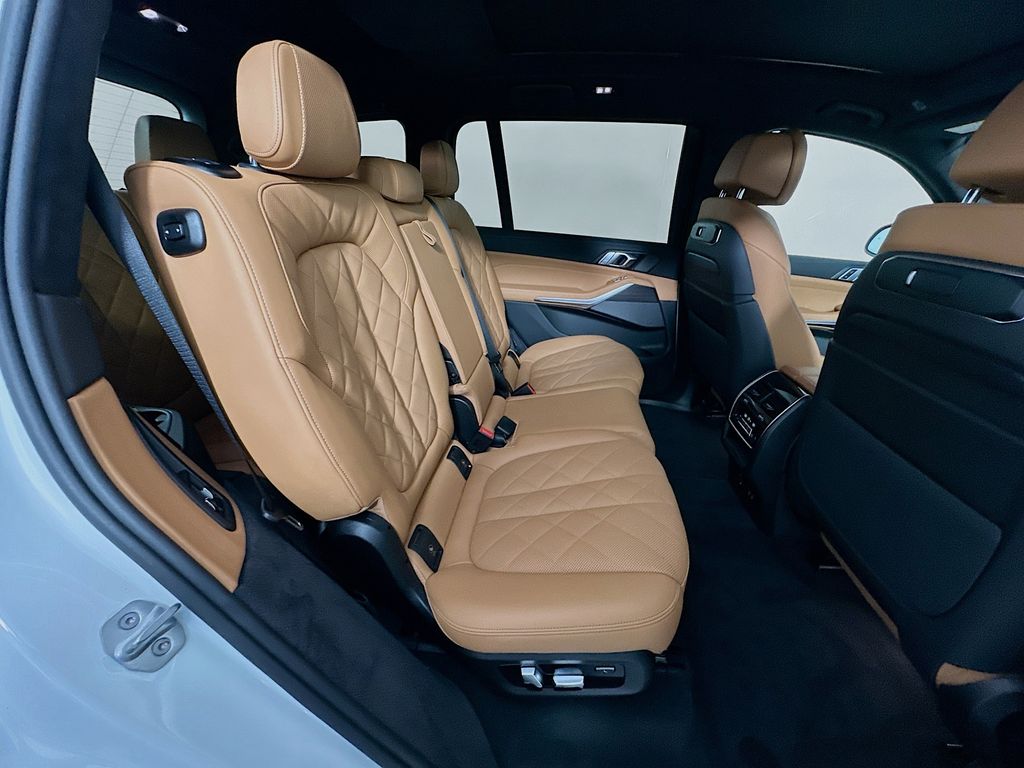 Thumbnail: 2025 BMW X7 - 29