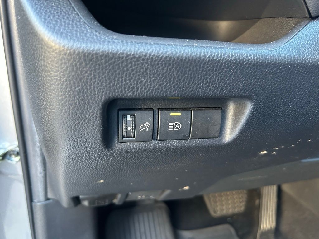 Thumbnail: 2022 Toyota RAV4 - 17