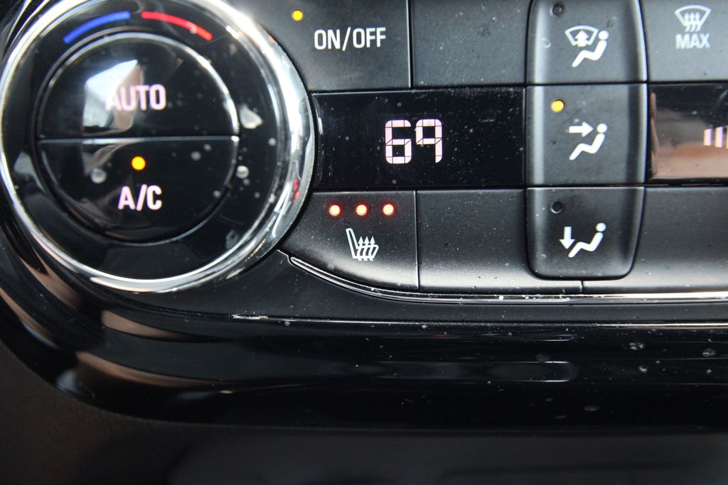 Used 2024 Chevrolet Trax SUV