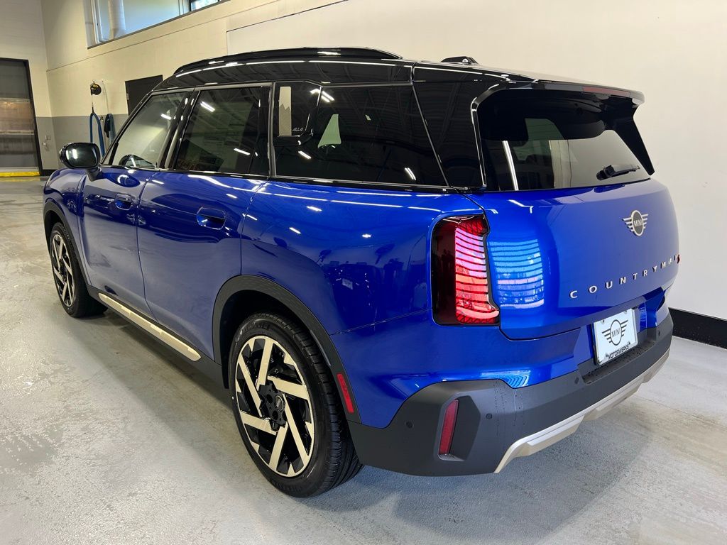 2025 MINI Cooper Countryman Base 6