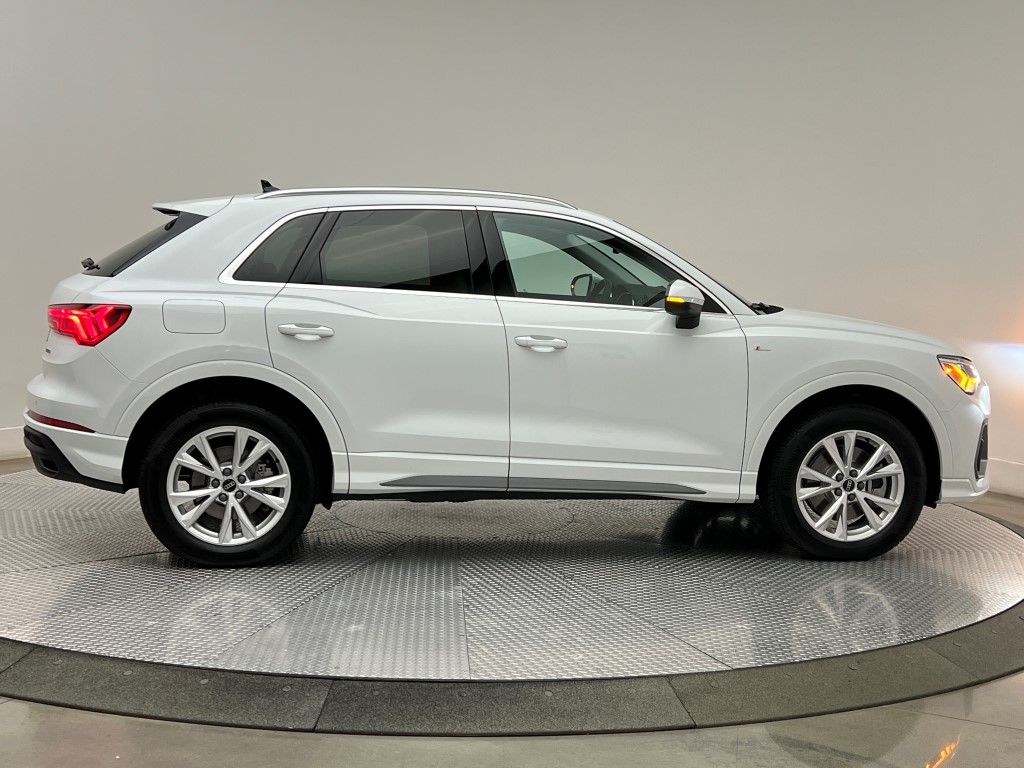 Thumbnail: 2025 Audi Q3 - 6