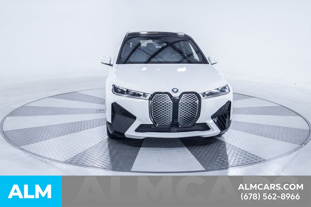 Used 2023 White BMW xDrive50 image 15
