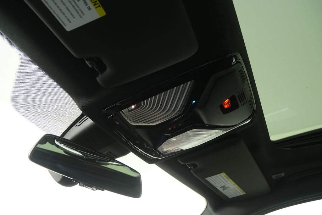 Thumbnail: 2025 BMW 3 Series - 24