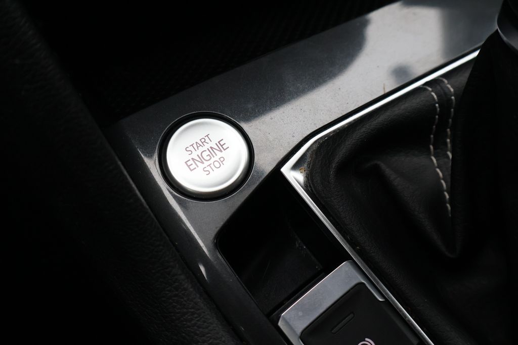 Thumbnail: 2022 Volkswagen Tiguan - 28