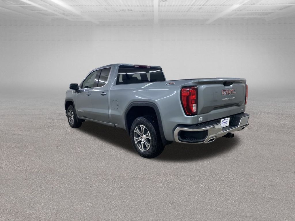 2025 GMC Sierra 1500 SLE photo