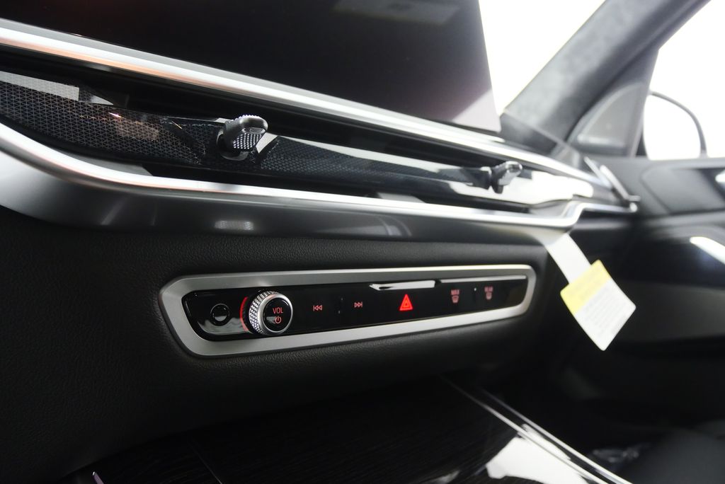 Thumbnail: 2026 BMW X5 - 21