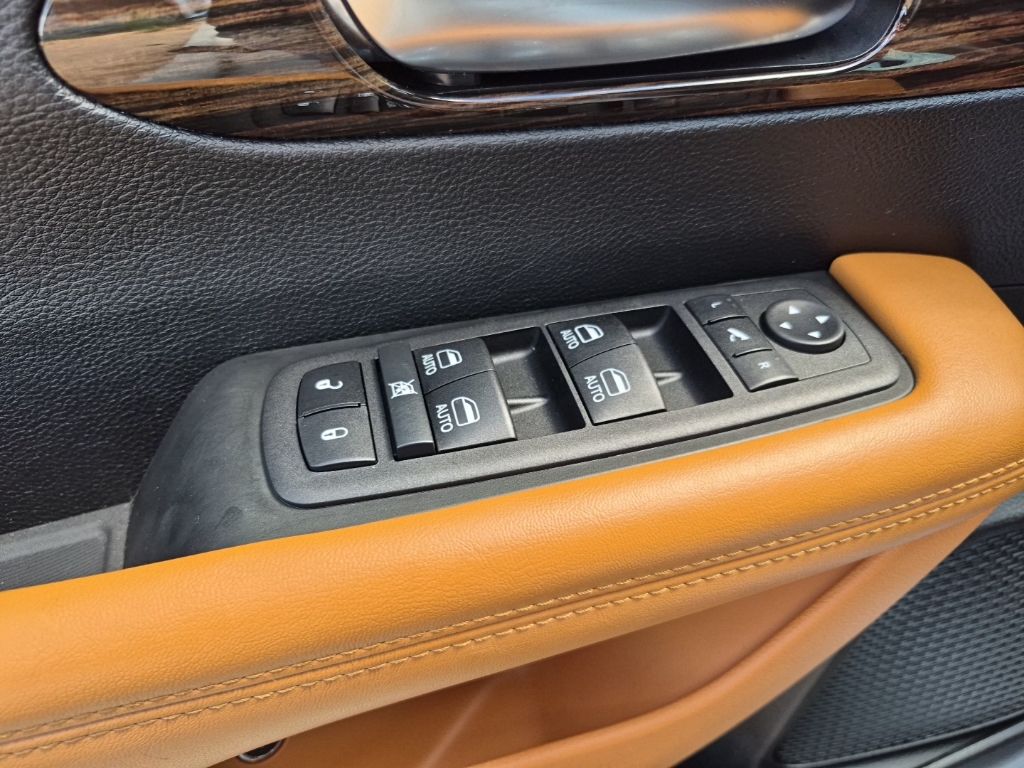 Used Car 2023 Chrysler Pacifica Hybrid  Pinnacle For Sale Under $35,000 In Austin, Texas