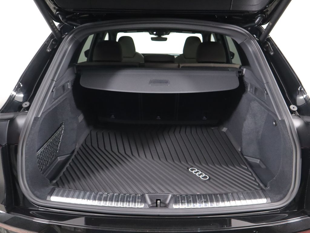 Thumbnail: 2025 Audi Q5 - 30