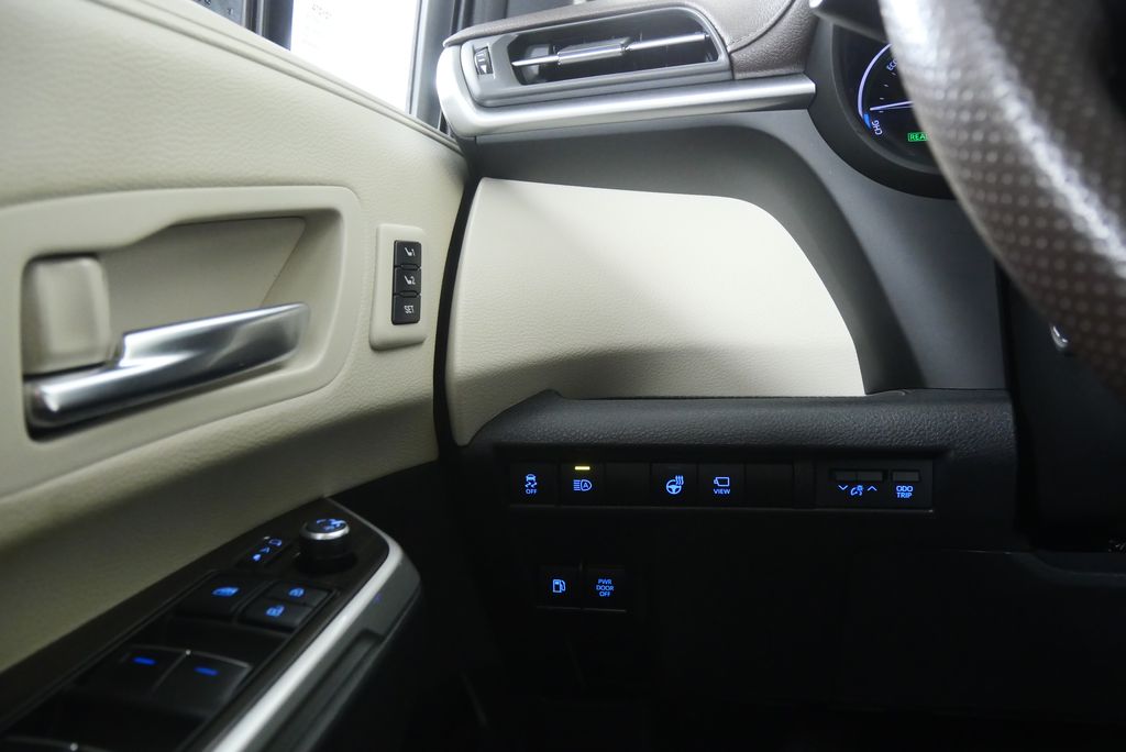 Thumbnail: 2022 Toyota Sienna - 20