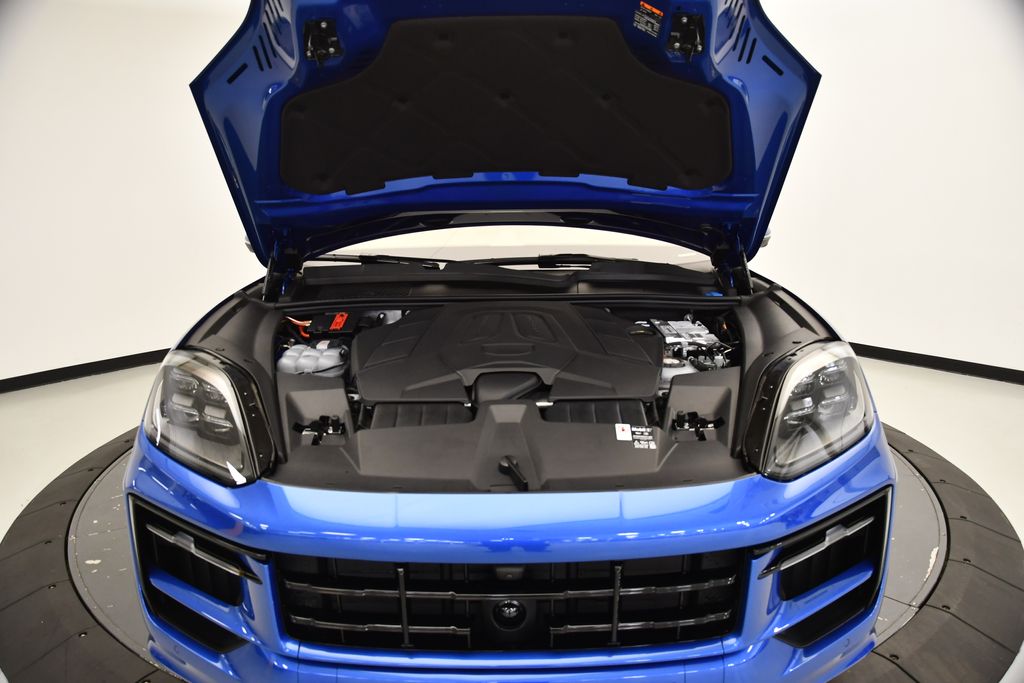 Thumbnail: 2025 Porsche  - 12