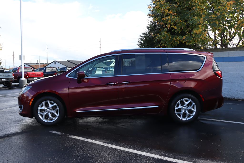 2017 Chrysler Pacifica  2