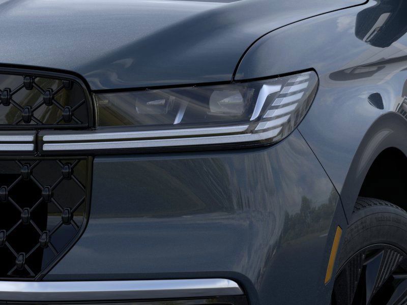 Thumbnail: 2025 Lincoln Navigator L - 18