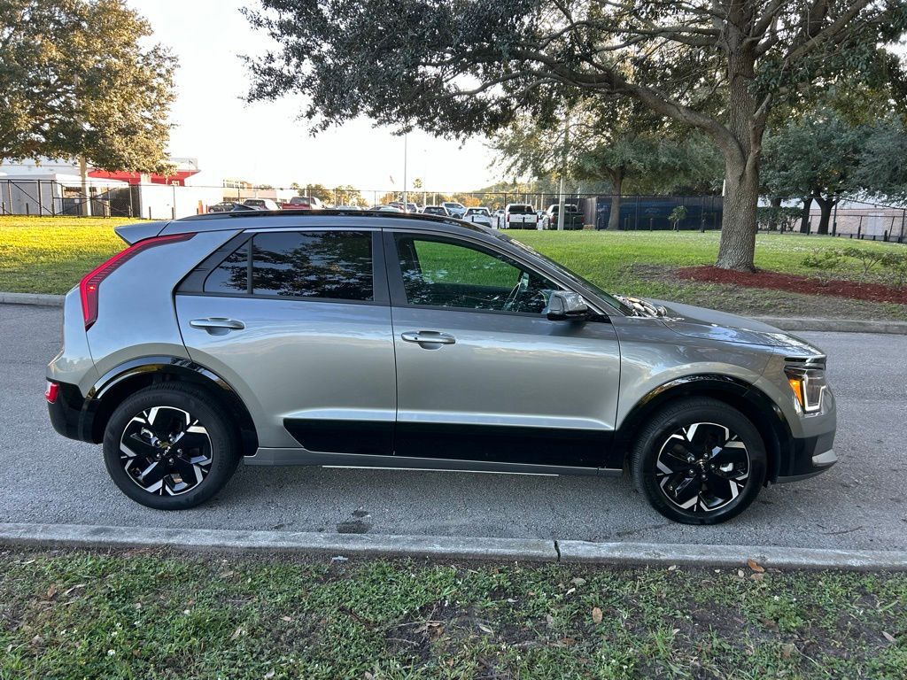 Thumbnail: 2023 Kia Niro - 6