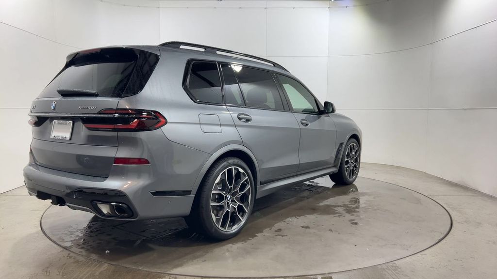 Thumbnail: 2026 BMW X7 - 8