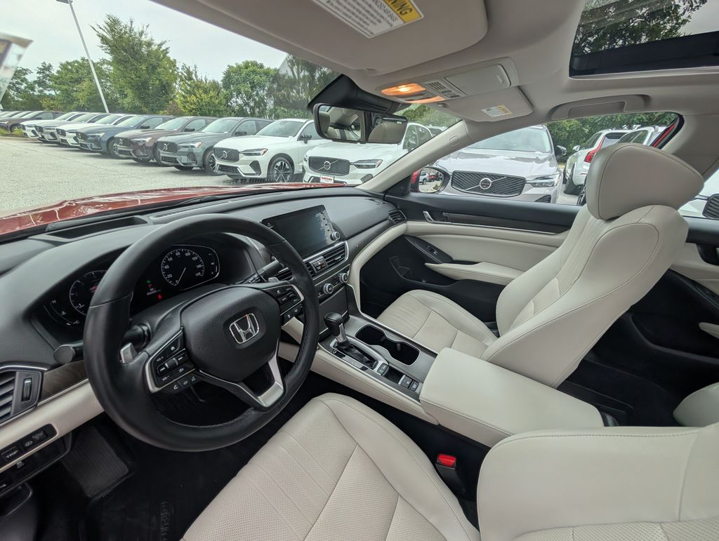 Used 2018 Red Honda Touring image 9