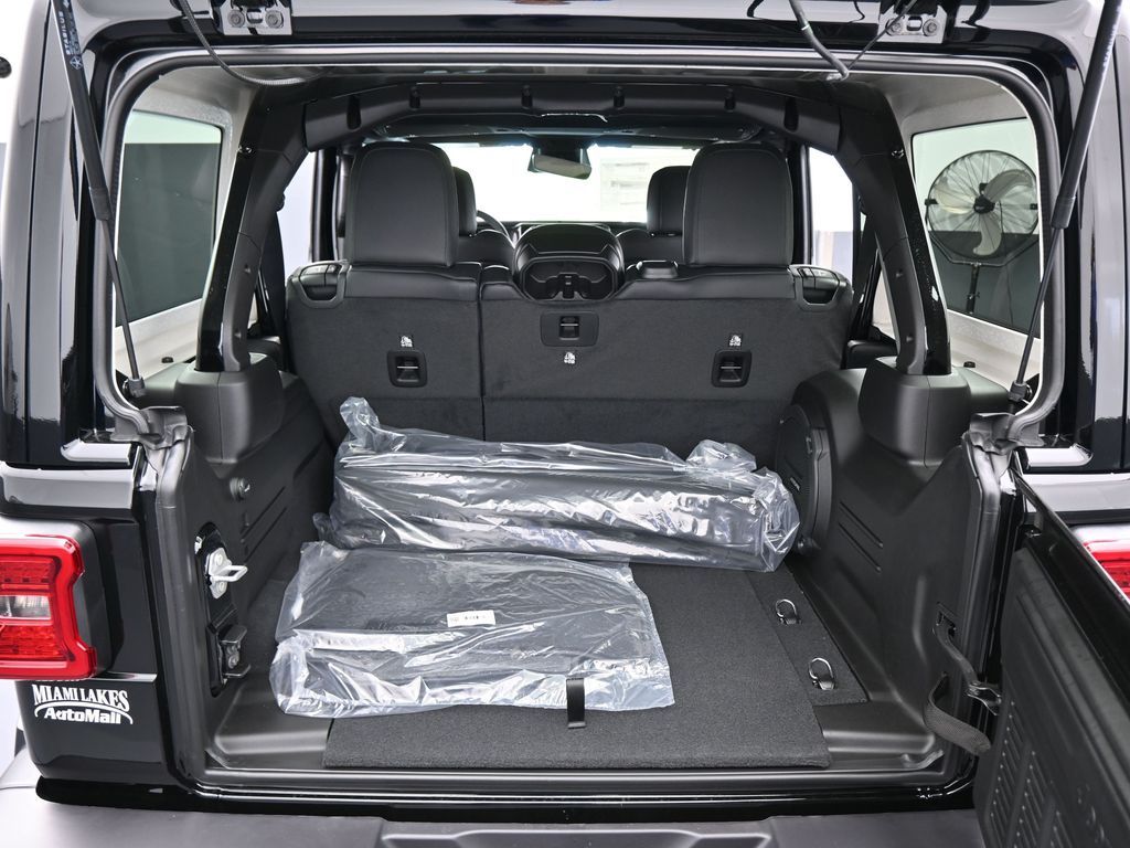 New 2026 Black Clearcoat Jeep Sahara image 34