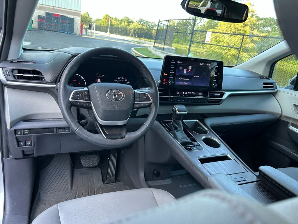 Thumbnail: 2023 Toyota Sienna - 12