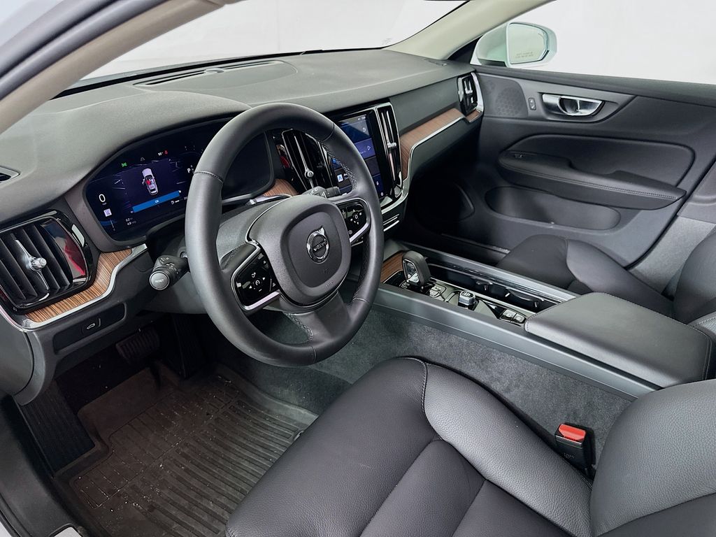 New Crystal White Metallic 2024 Volvo V60 Cross Country B5 Plus New Crystal White Metallic 2024 Volvo V60 Cross Country B5 Plus