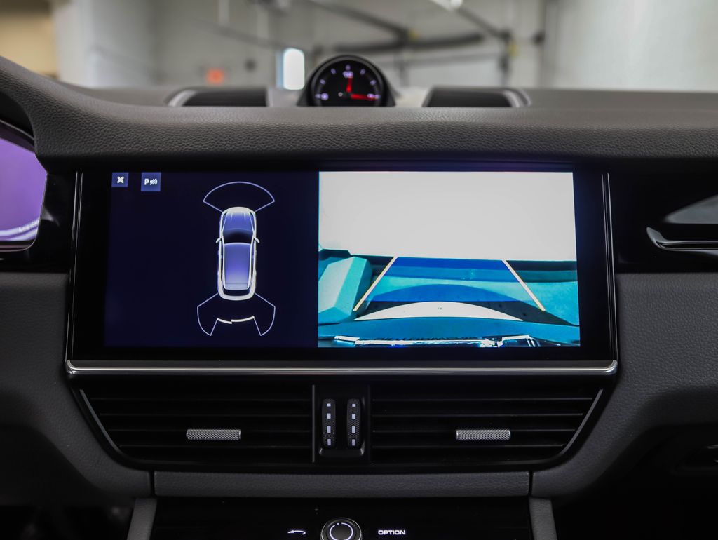 Thumbnail: 2020 Porsche Cayenne - 17