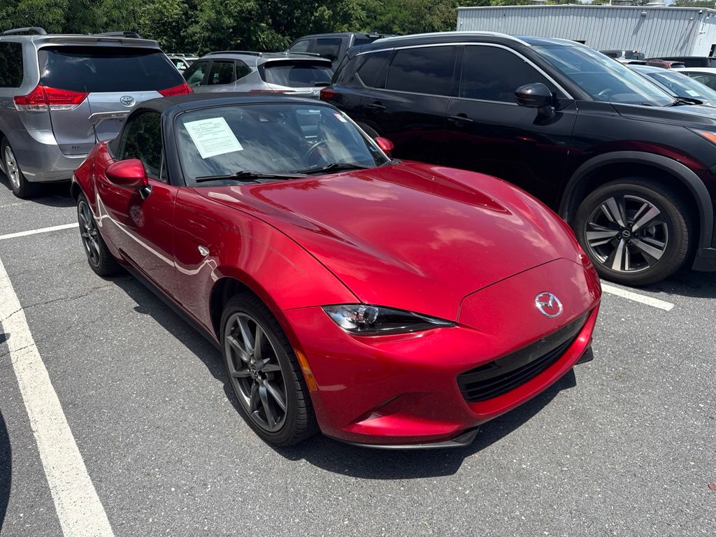 Soul Red Metallic 2017 Mazda MX-5 Miata Convertible Rear-Wheel Drive 6-Speed Manual