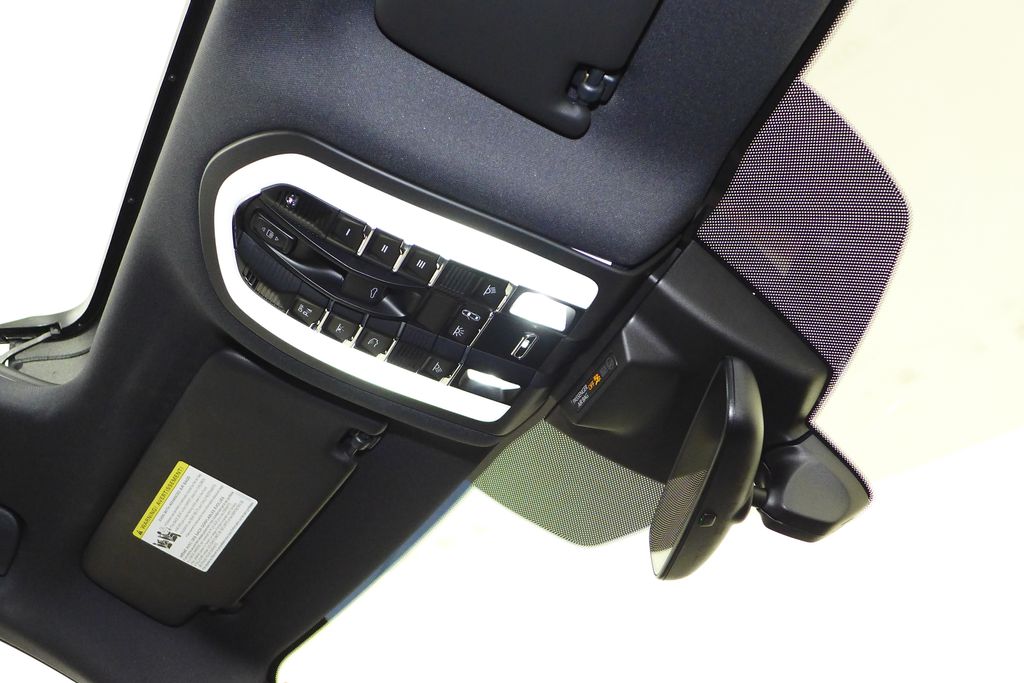 Thumbnail: 2022 Porsche Macan - 17