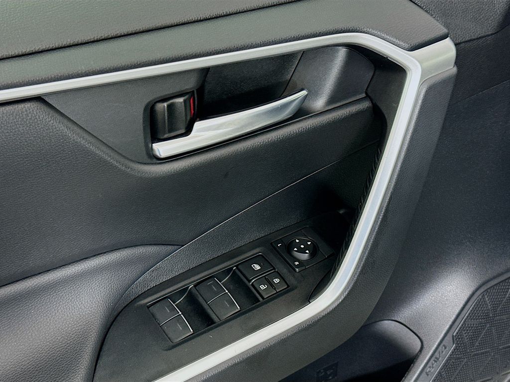 Thumbnail: 2024 Toyota RAV4 - 17