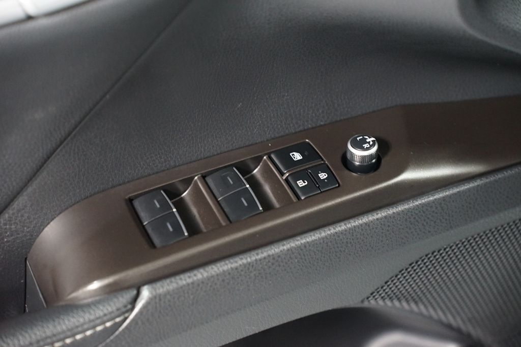 Thumbnail: 2023 Toyota Camry - 32