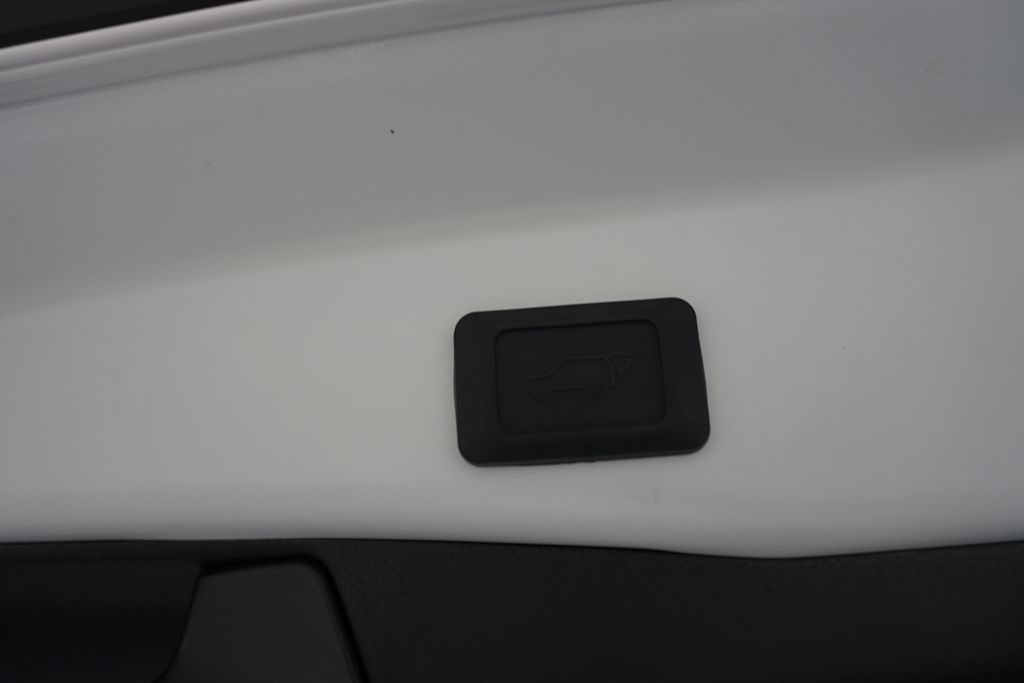 Thumbnail: 2025 Toyota RAV4 - 25
