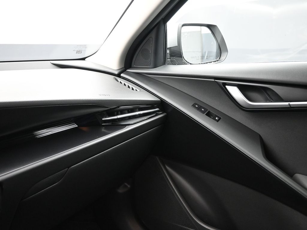 2023 Kia Niro LX