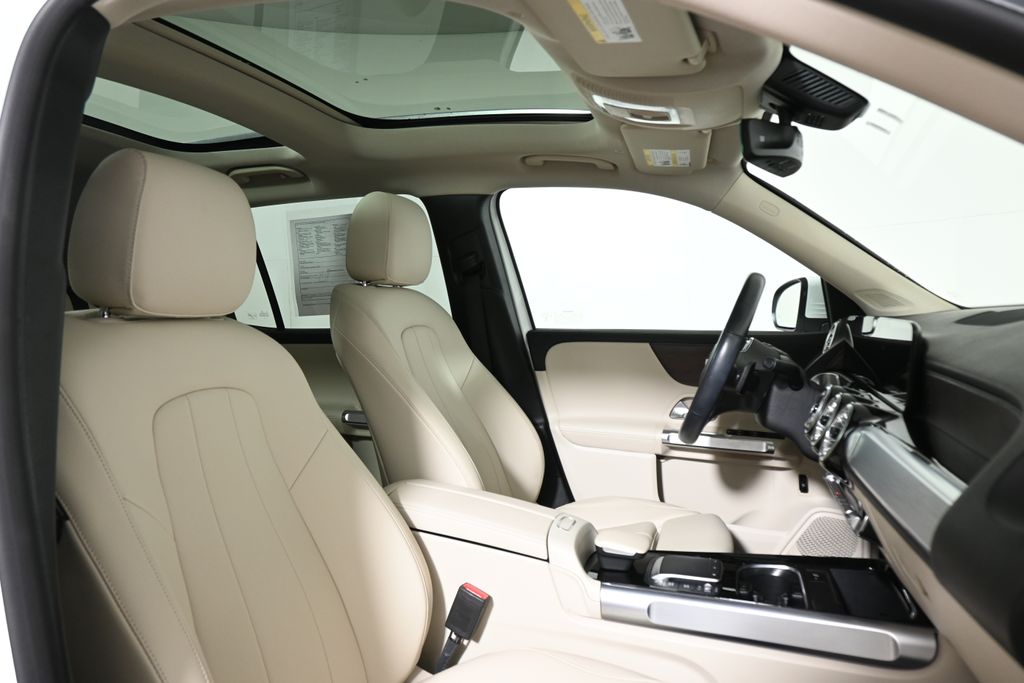 Thumbnail: 2022 Mercedes-Benz GLB - 27