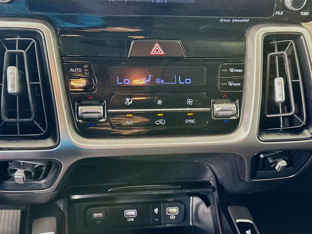 Thumbnail: 2023 Kia Sorento - 16