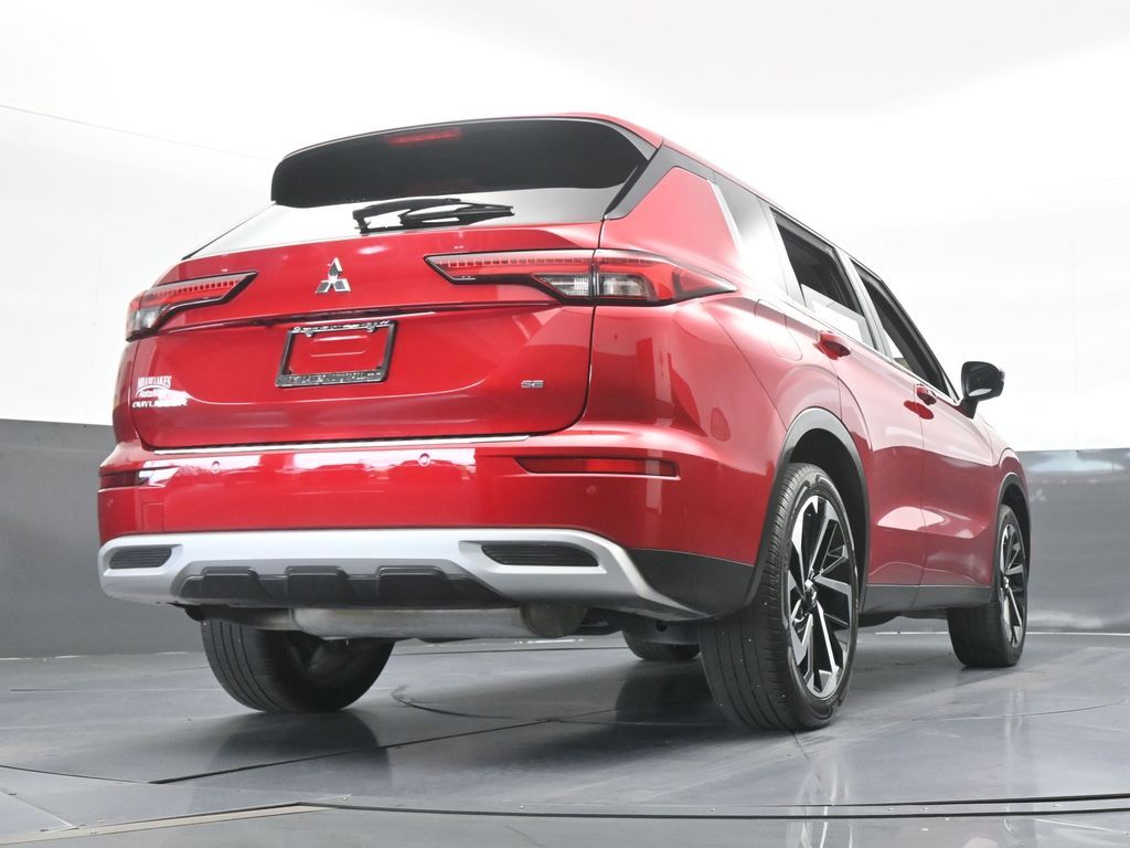 Used 2024 Red Mitsubishi SE Black Edition image 54