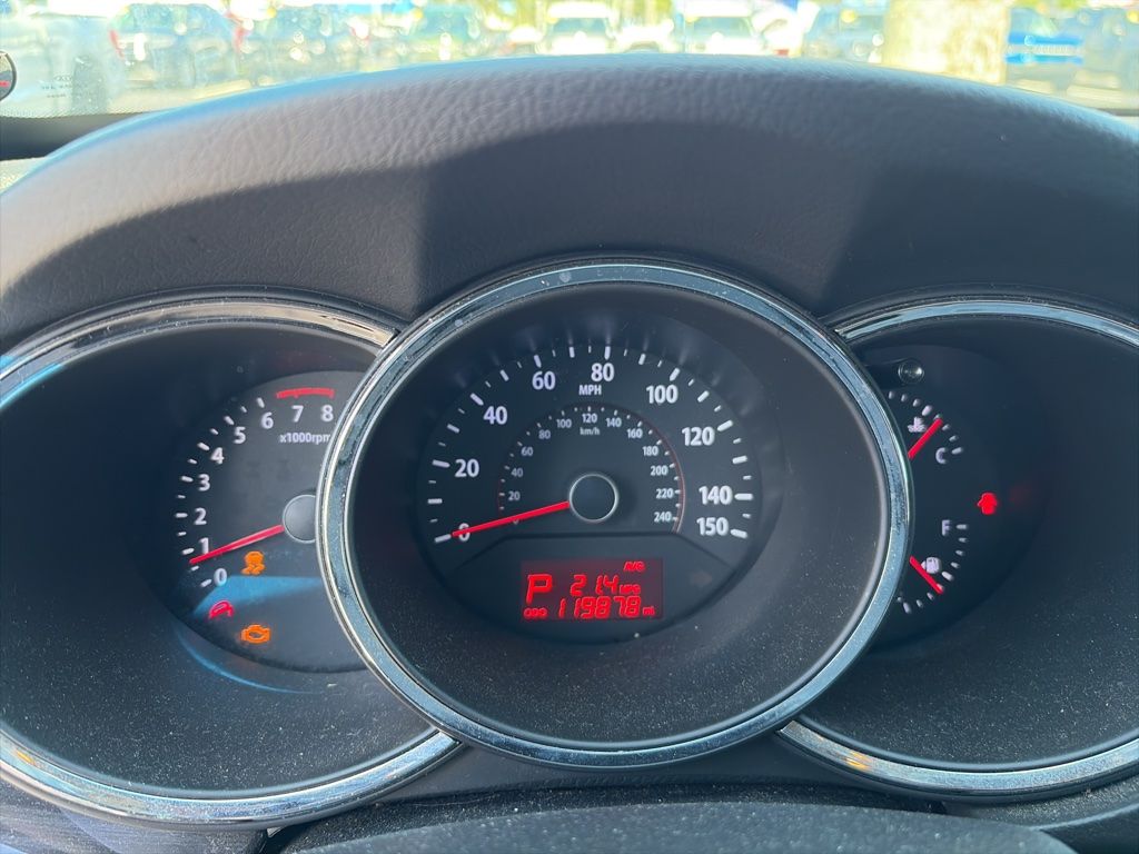 Used 2012 Silver Kia LX image 4